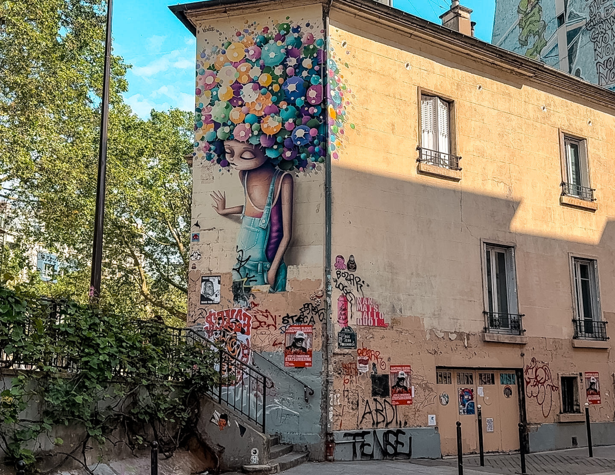 Paris Travel Guide (17).png
